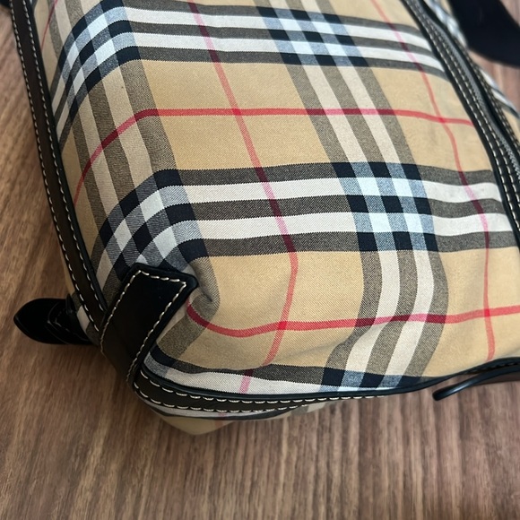 A212 - ๐ฏ % authentic Burberry messenger crossbody bag - Picture 15 of 16